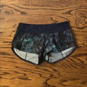 Lululemon size 4 Speed Up Shorts EUC